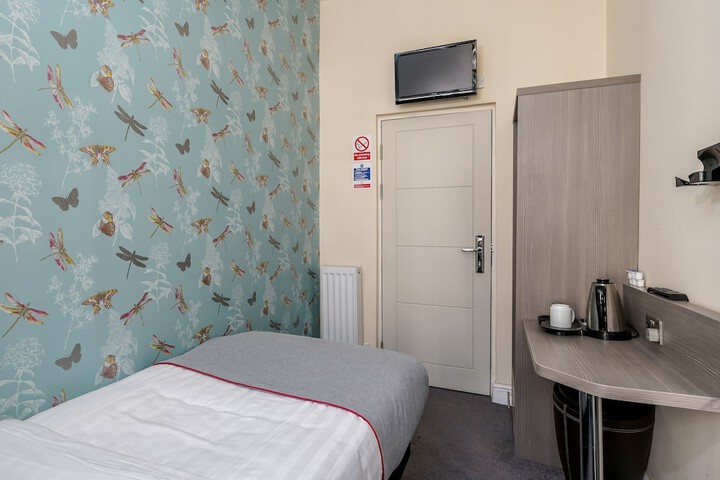 Room 11 of 26