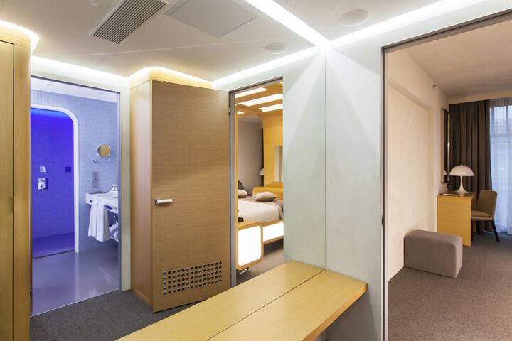 Room 16 of 42