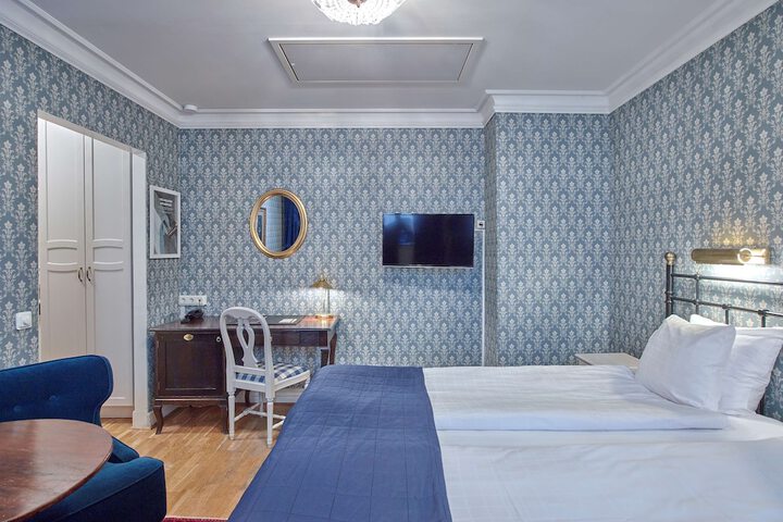Room 5 of 33