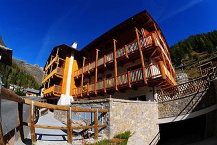 Hotel 7 of 27