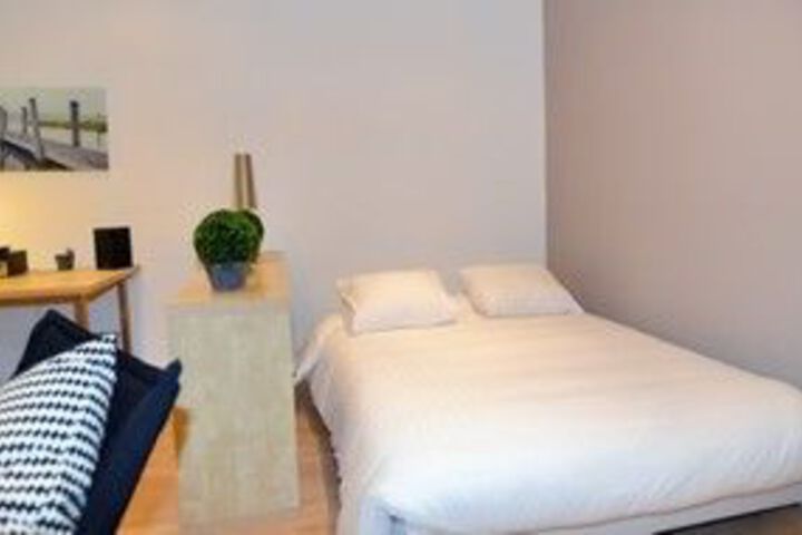 Room 3 of 8
