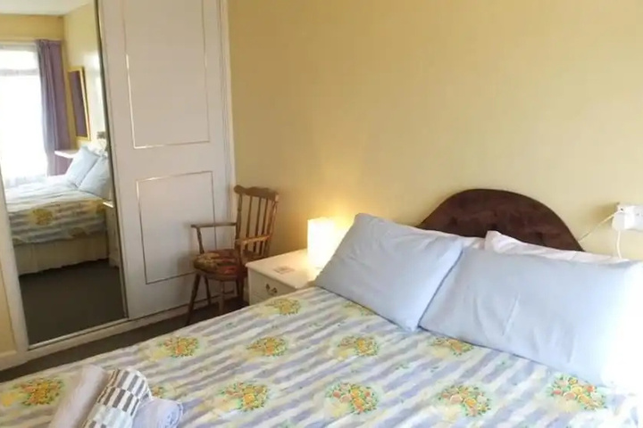Room 4 of 15