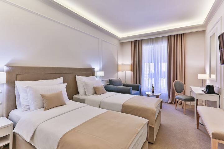 Room 4 of 20