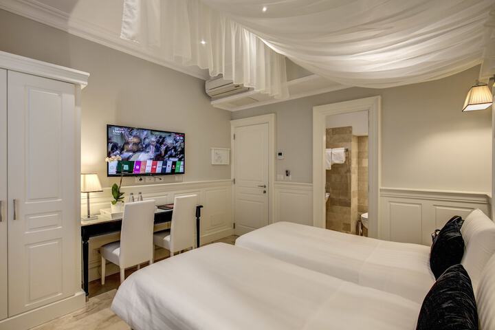 Room 7 of 30
