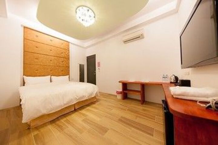 Room 11 of 14