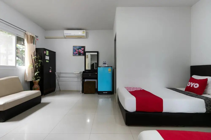 Room 6 of 12