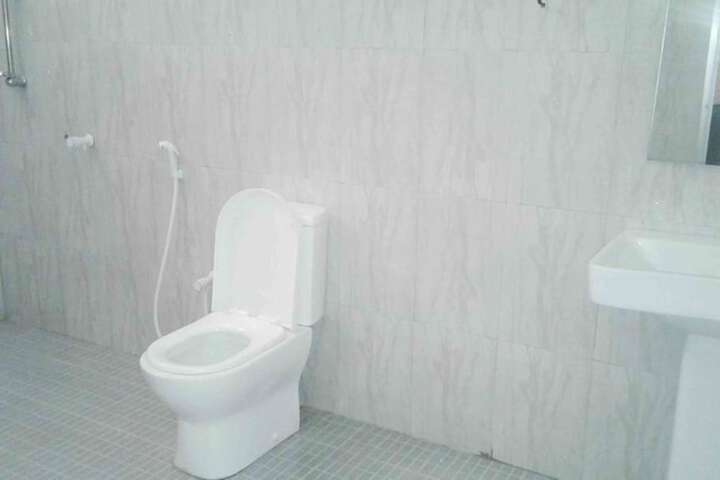 Room 5 of 9
