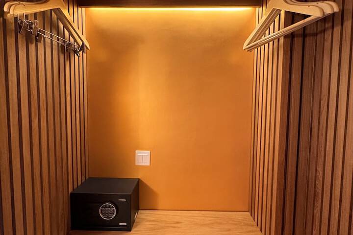 Room 9 of 40