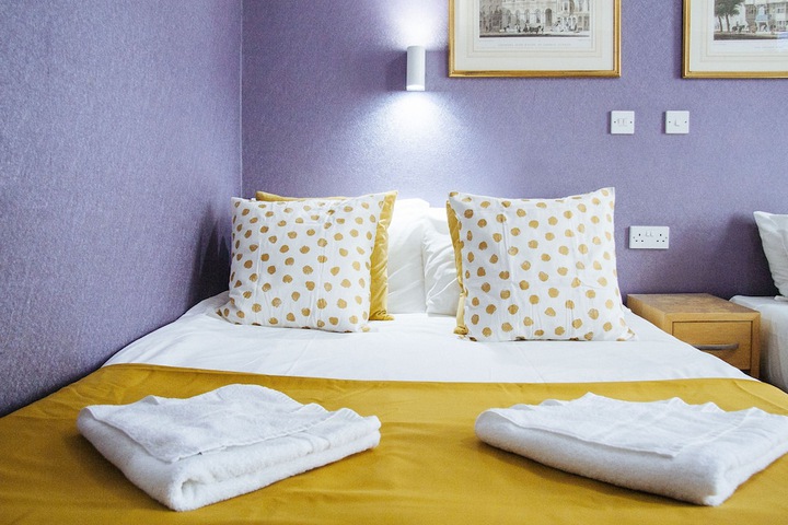 Room 42 of 90