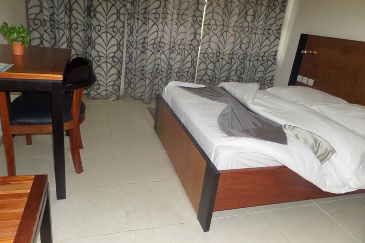 Room 10 of 37