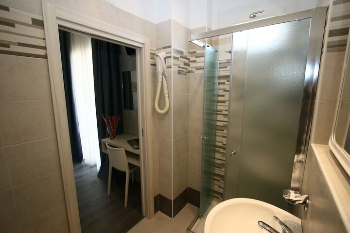 Room 48 of 161