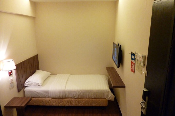 Room 12 of 35