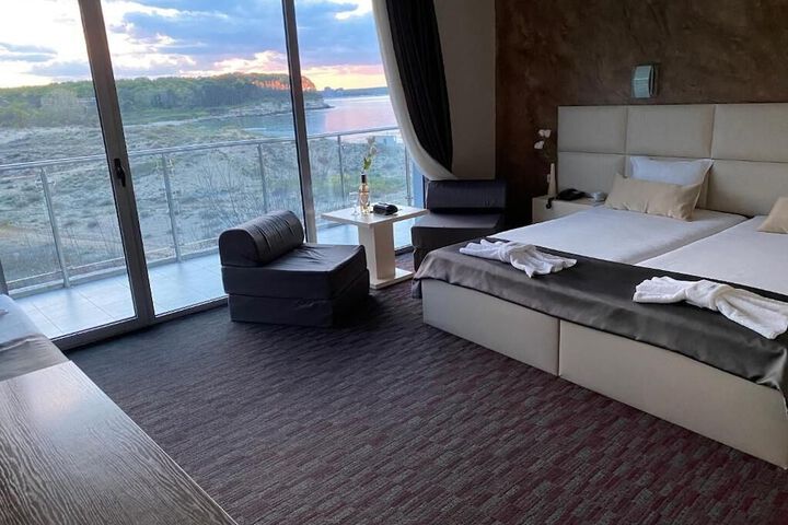 Room 10 of 70