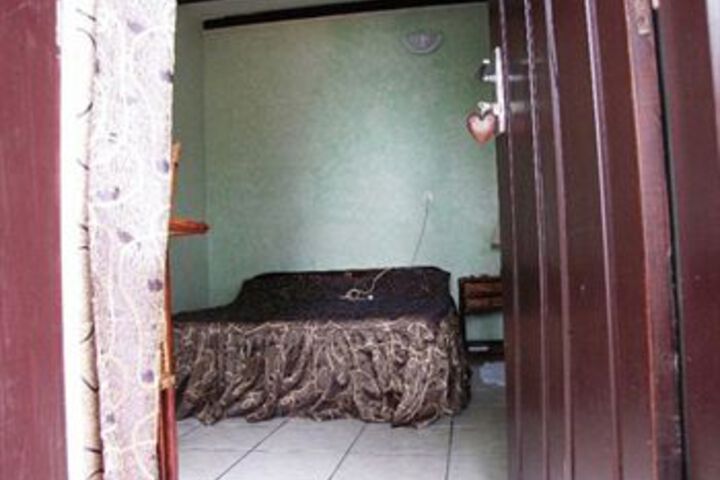 Room 13 of 30