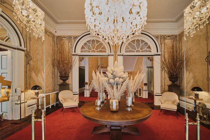 Entrance & Lobby