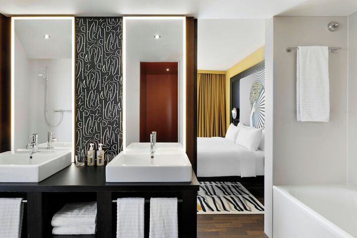Room 46 of 104