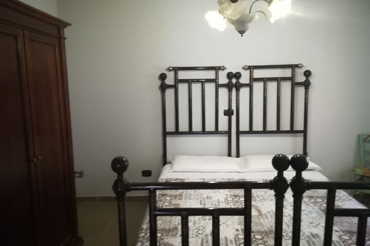 Room 4 of 11