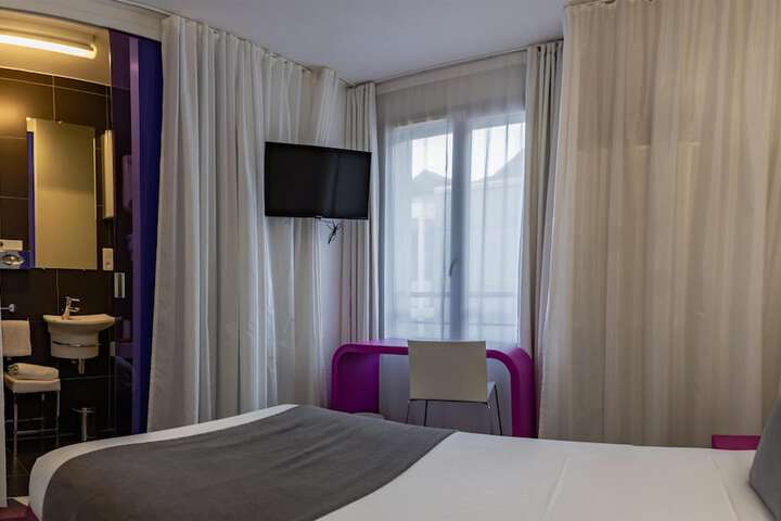 Room 16 of 60