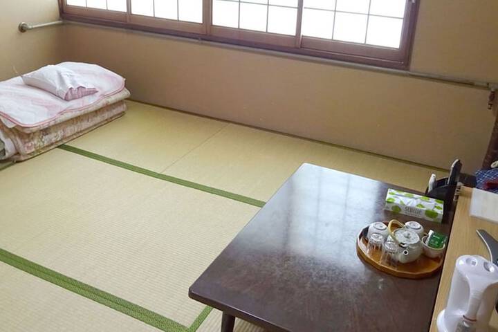 Room 11 of 66