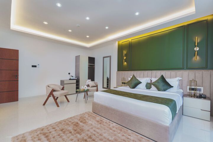 Room 4 of 32