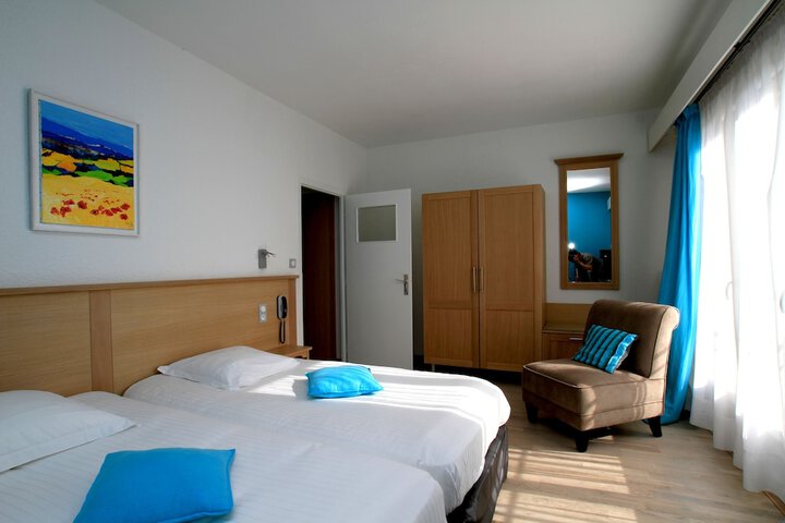 Room 9 of 38