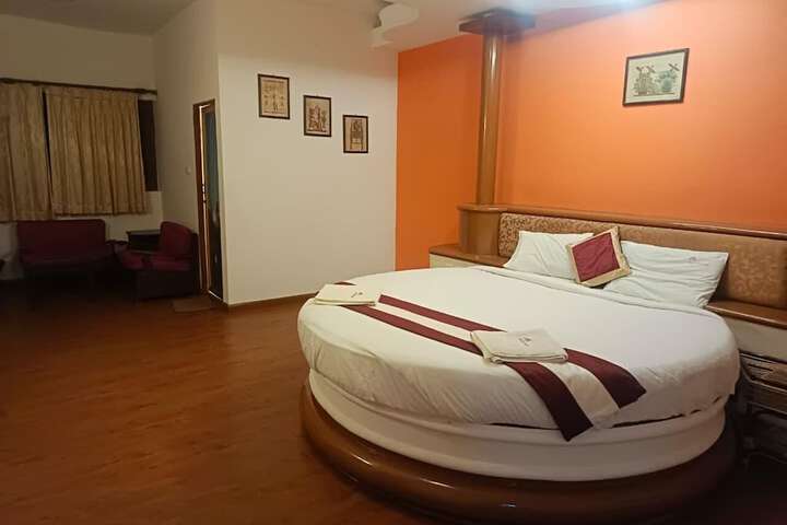 Room 9 of 30