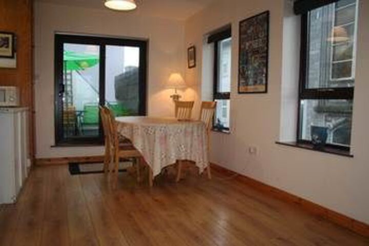 Room 9 of 12