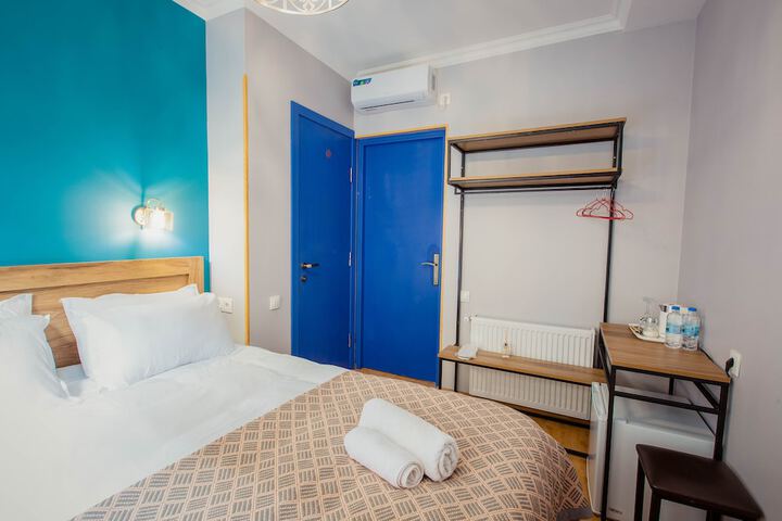 Room 3 of 18