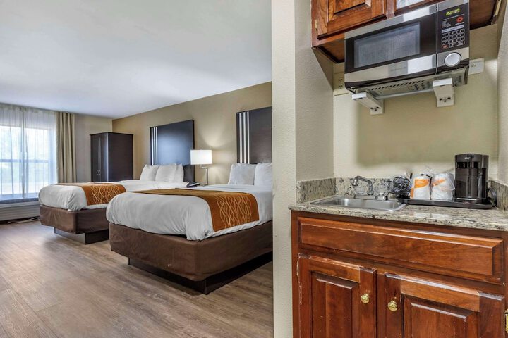 2 Queen Beds (8 of 20)
