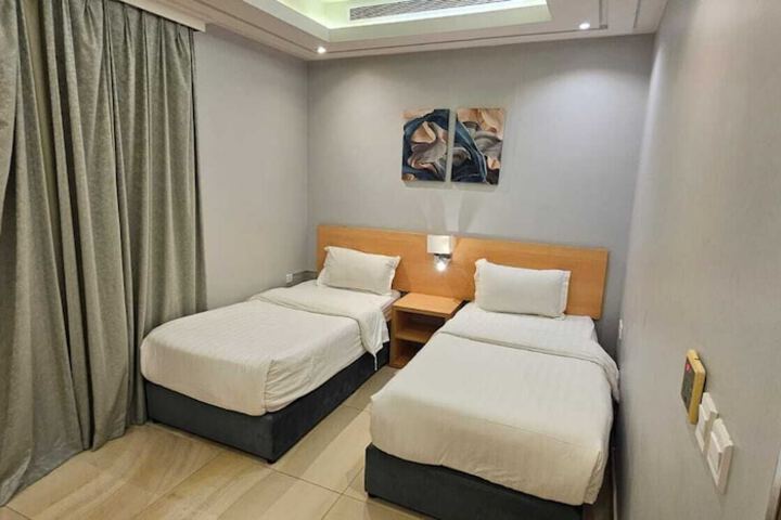 Room 5 of 12