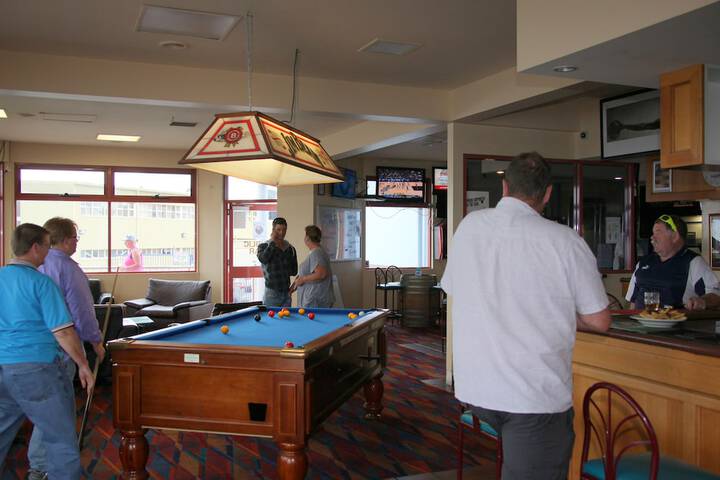 Lounge 16 of 24