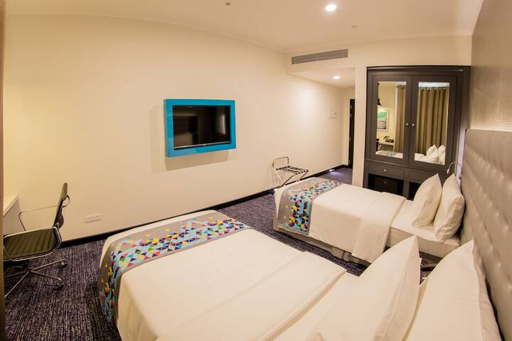 Room 18 of 106