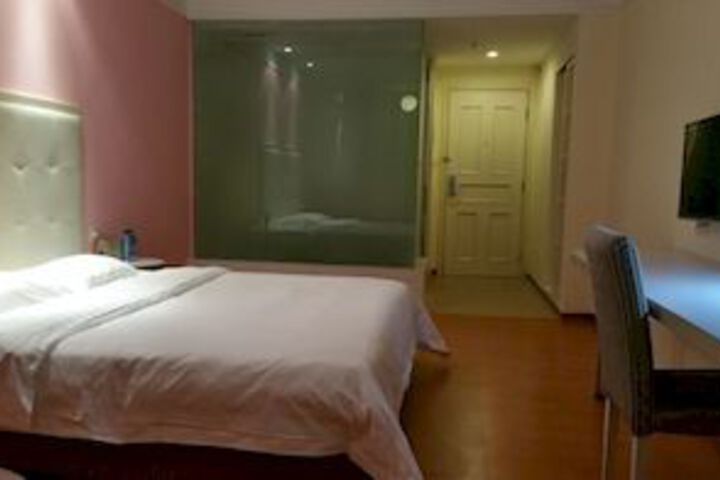 Room 10 of 17