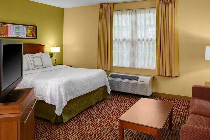 1 Queen Bed Mobility Accessible Hearing Impaired Studio Suite (19 of 23)