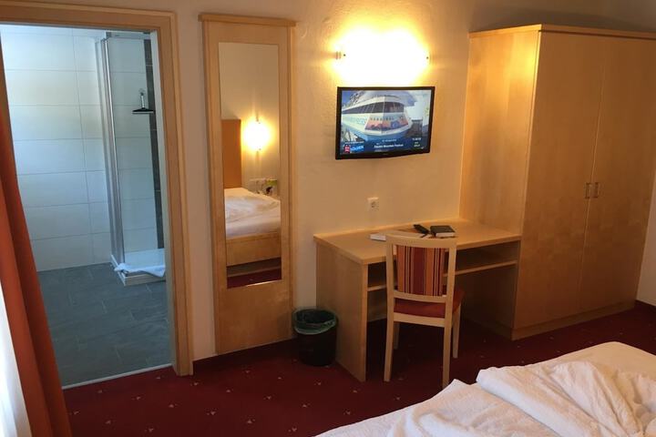Room 4 of 21