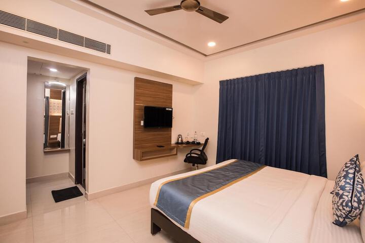 Room 10 of 42