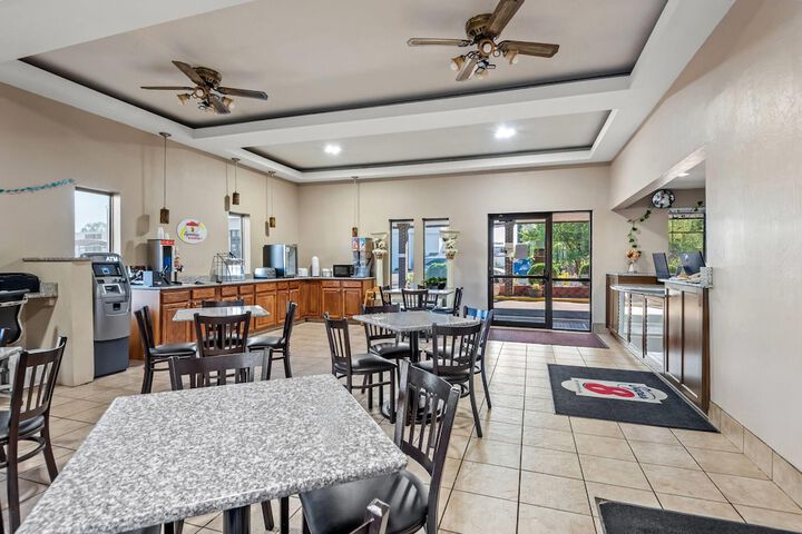 Breakfast/Coffee Service 21 of 32