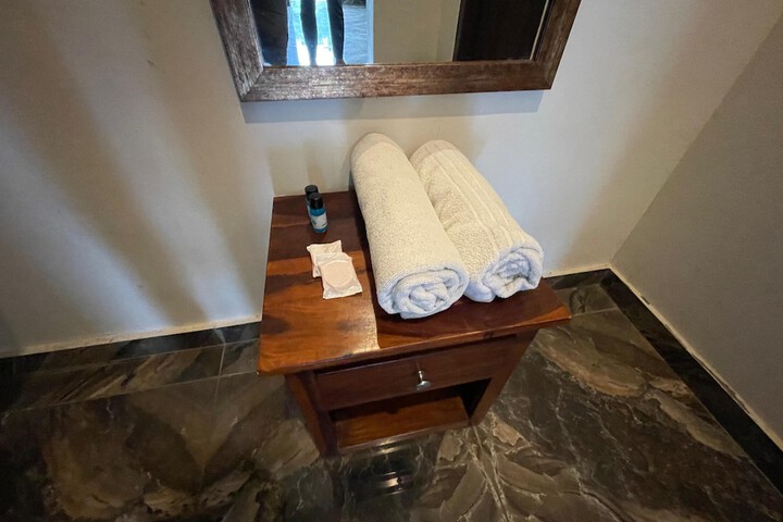 Room 8 of 25