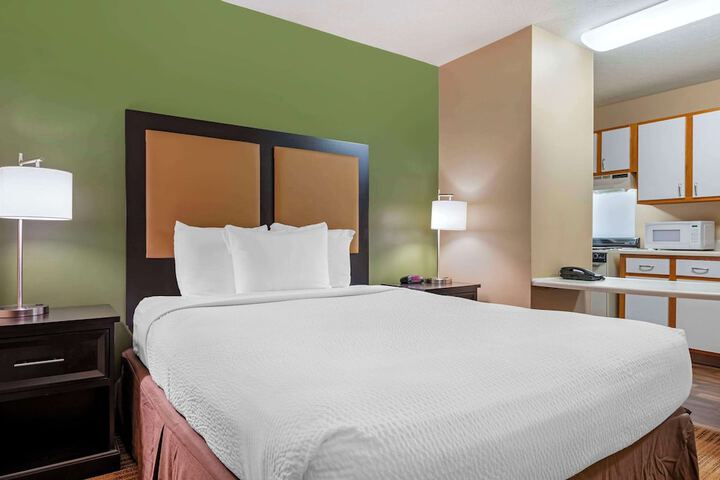 1 Queen Bed Efficiency (1 of 20)