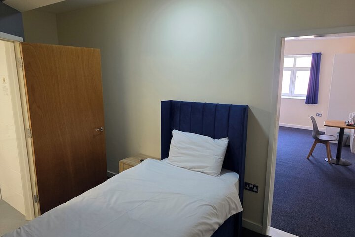 Room 32 of 69