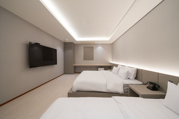 Room 46 of 104