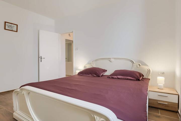 Room 3 of 41