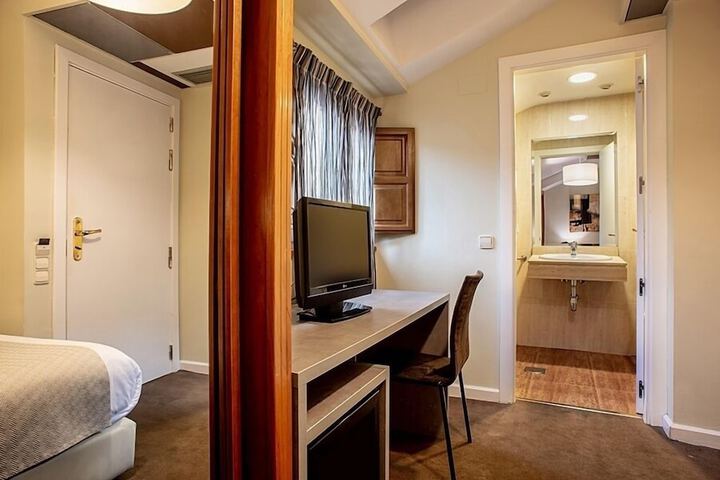 Room 15 of 42