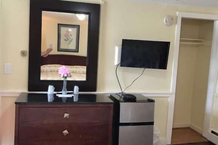Room 3 of 20