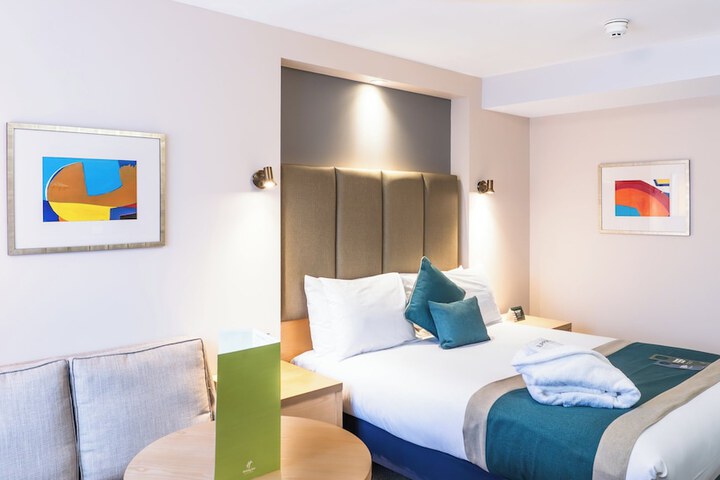 Room 20 of 189