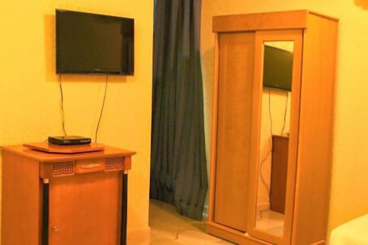 Room 18 of 34