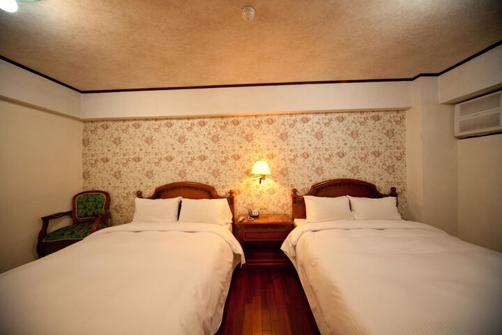 Room 10 of 30