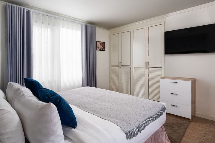 Room 10 of 34