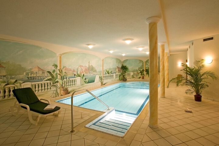 Pool Hotel