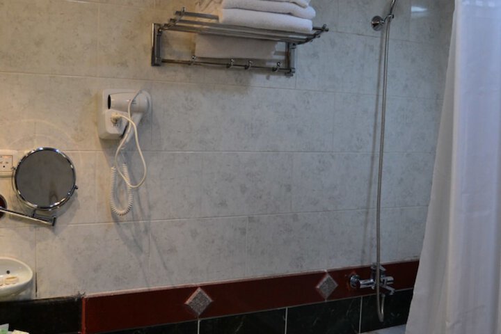 Room 15 of 32
